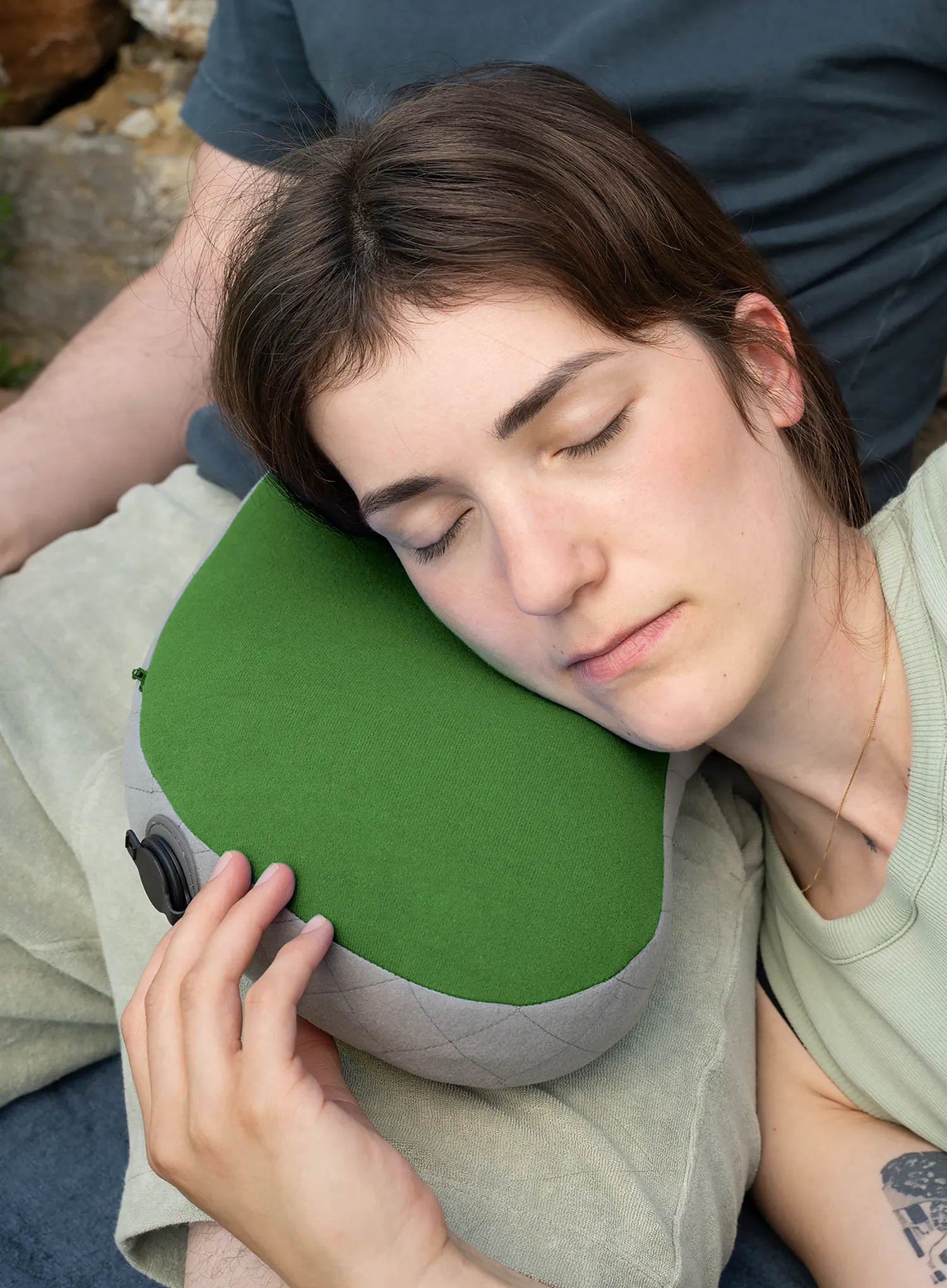 Cocoon Air-Core Pack Pillow Felfújható párna - fresh olive/grey