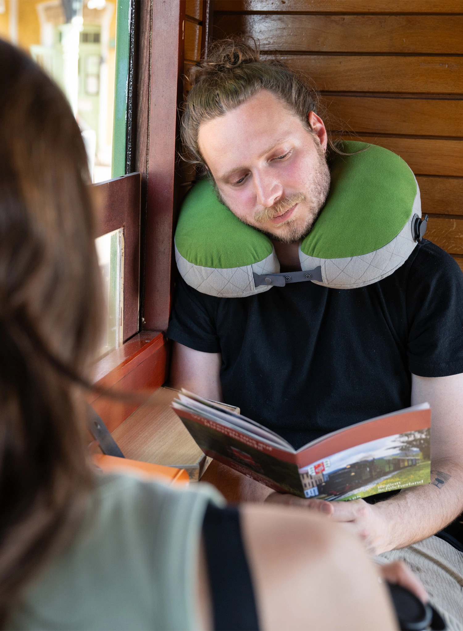 Cocoon U-Shaped Down Neck Pillow Párna - fresh olive/grey