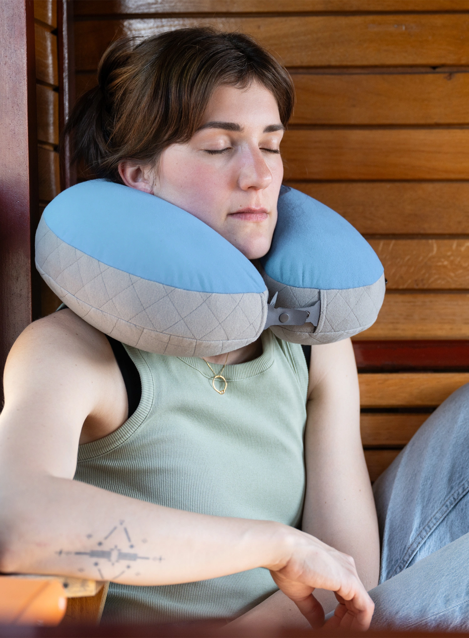 Cocoon U-Shaped Neck Pillow Párna - light blue/grey