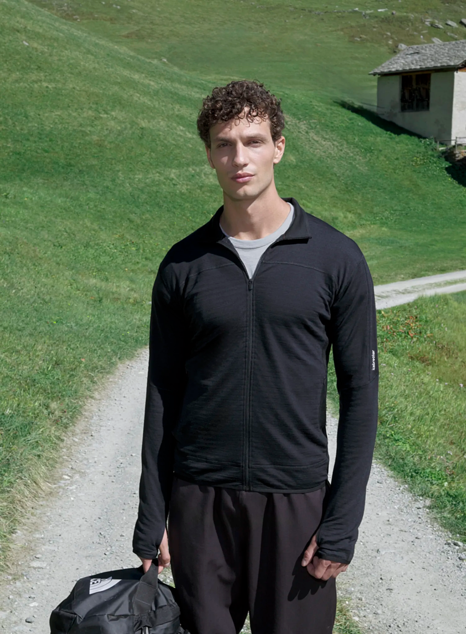 Icebreaker Merino Blend 300 RealFleece Descender LS Zip Cipzáras felső - black