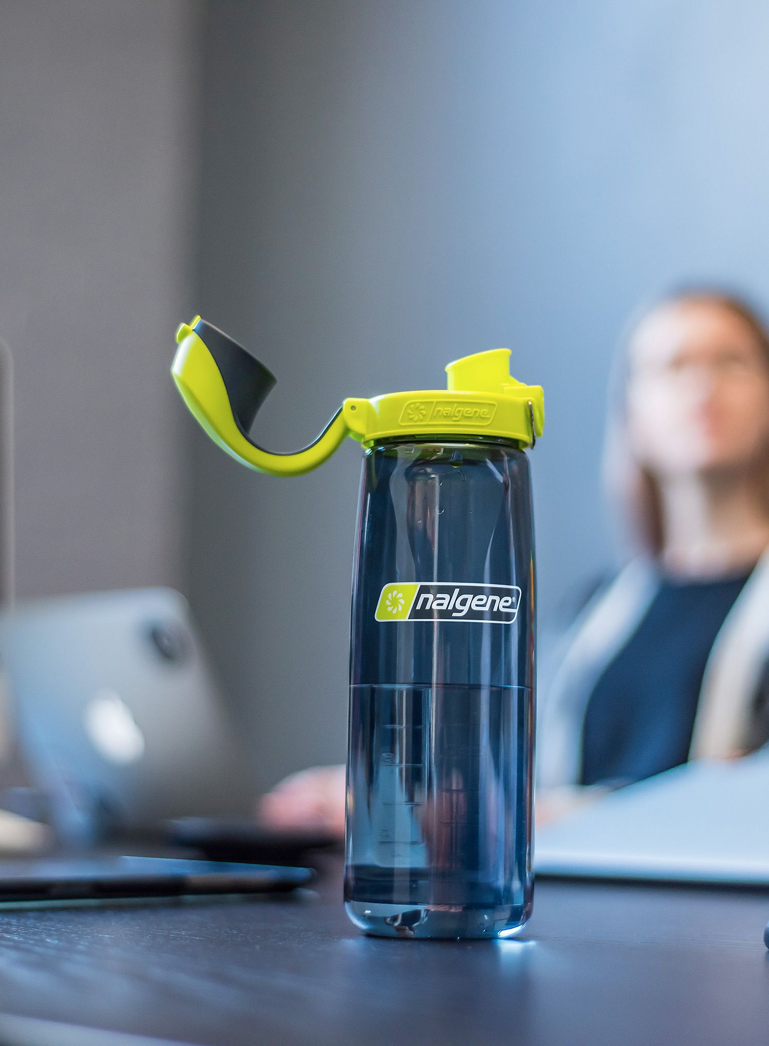 Nalgene On The Fly 24 oz (710 ml) Palack - charcoal/lime