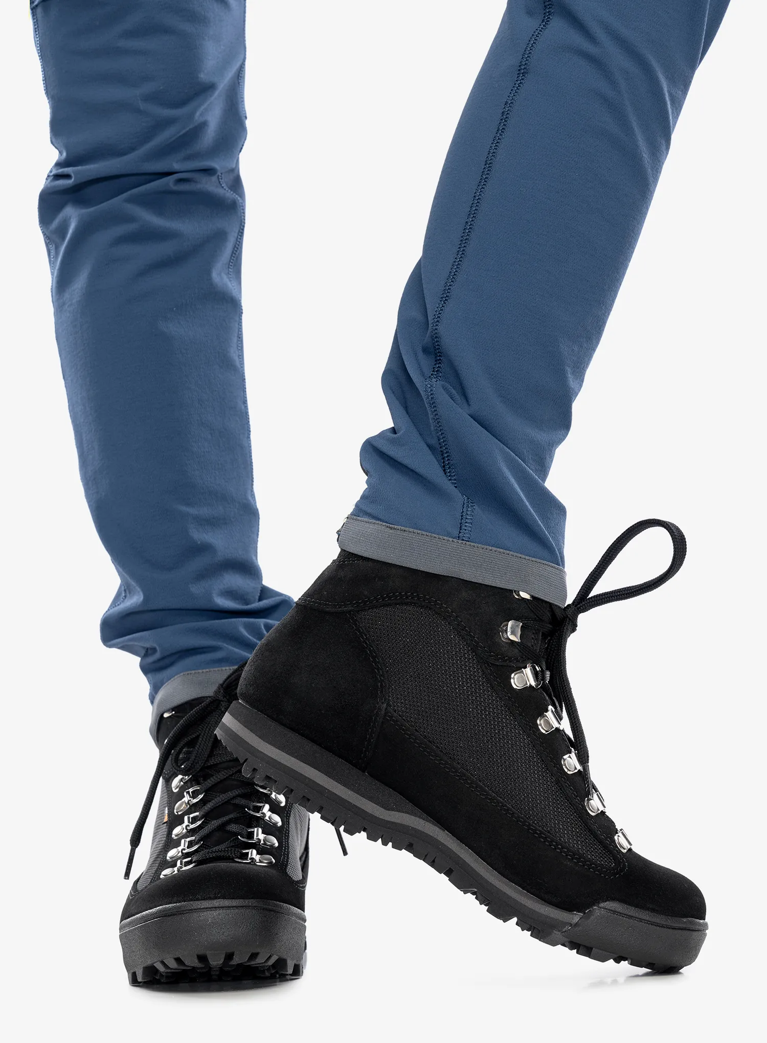 AKU Ultra Light GTX Női túracipő - black/black