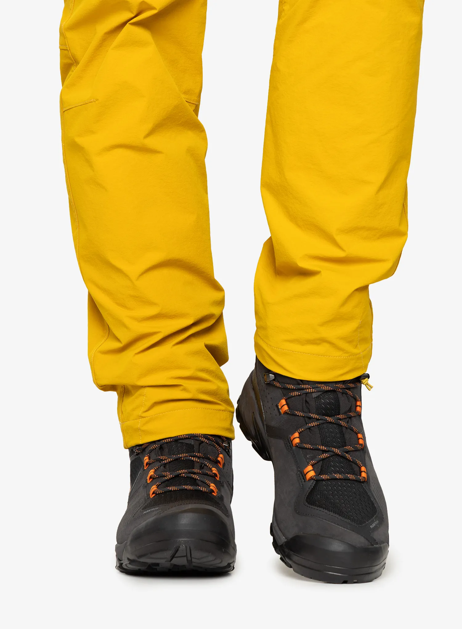 Mammut Sapuen High GTX Férfi Túracipők - black/dark radiant