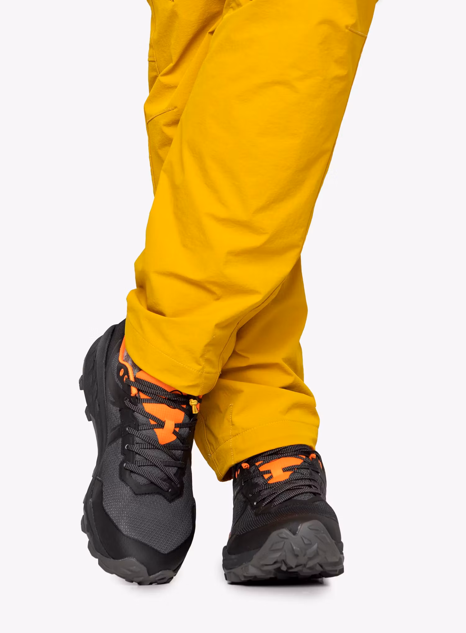 Mammut Sertig II Low GTX Túracipők - black/vibrant orange
