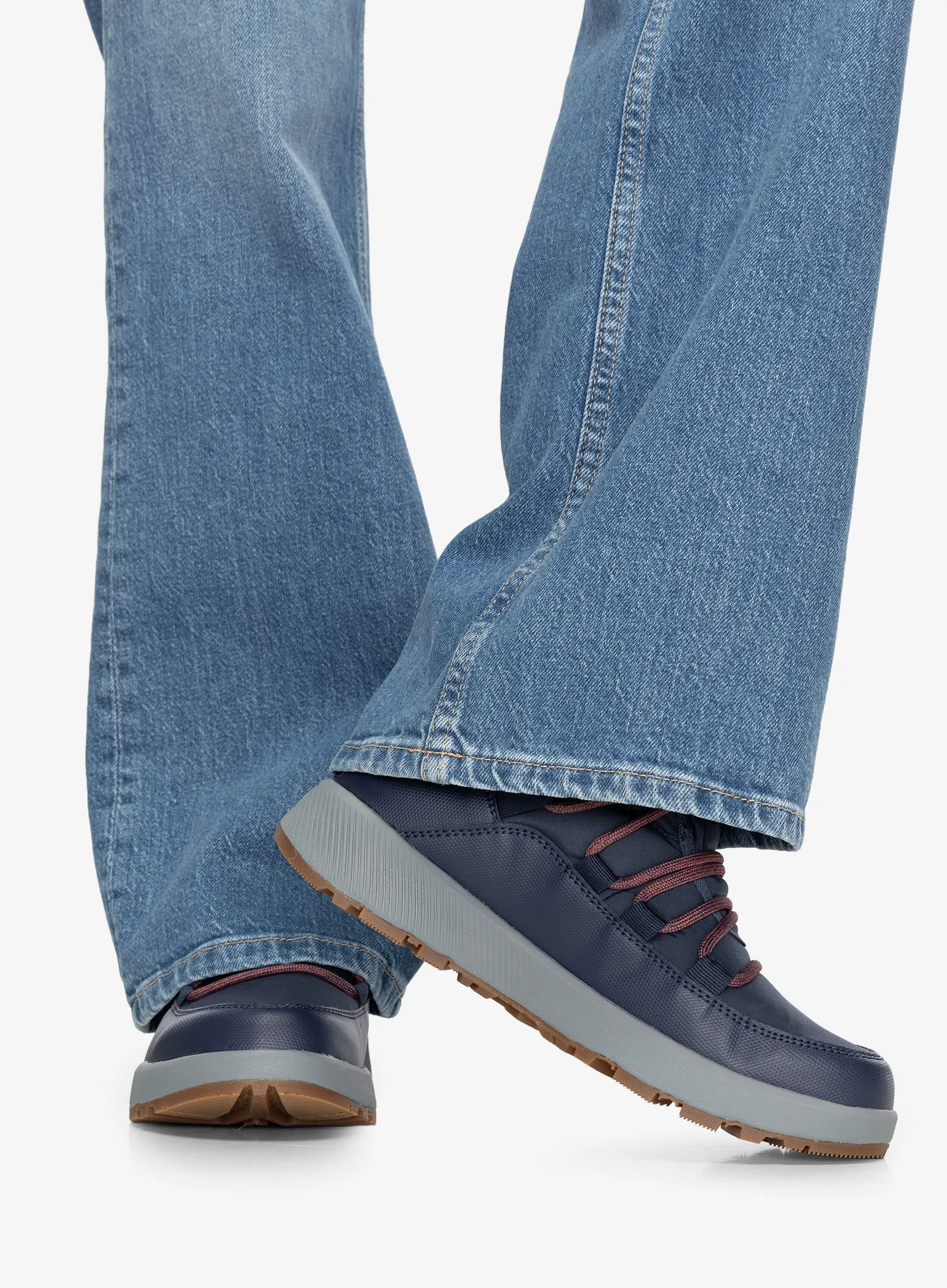 Columbia Slopeside Village Omni-Heat Mid Női téli cipő - nocturnal/beetroot