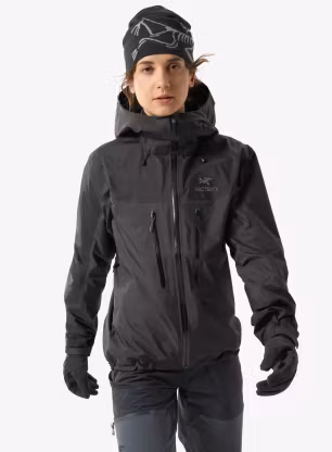 ppp_S25_X000007069_002291_AlphaJacket_Black_Women_S_Front_View_white_bg_4603.webp