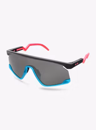 OakleyBXTRmatteblack_prizmblack_219.jpg