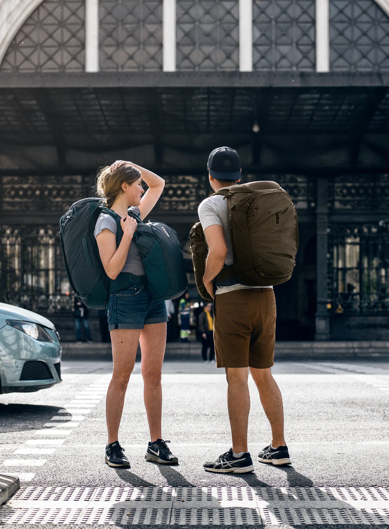 Thule Landmark Travel Pack 70L Hátizsák utazáshoz - deep khaki