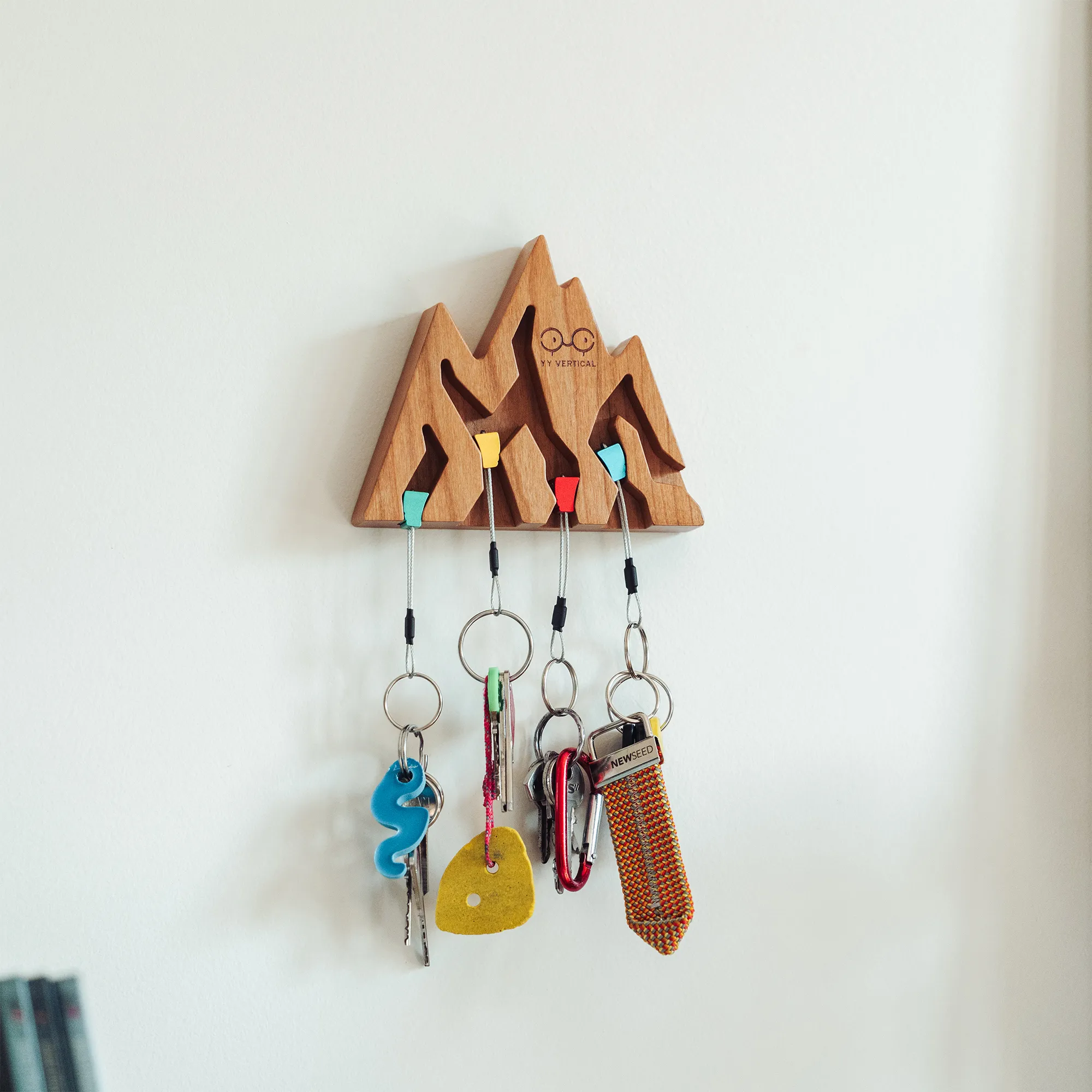 Y&Y Vertical Key Holder Mountain Kulcsos akasztó - cherry